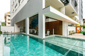 Apto novo e moderno 200m da praia de Jurerê JRR303